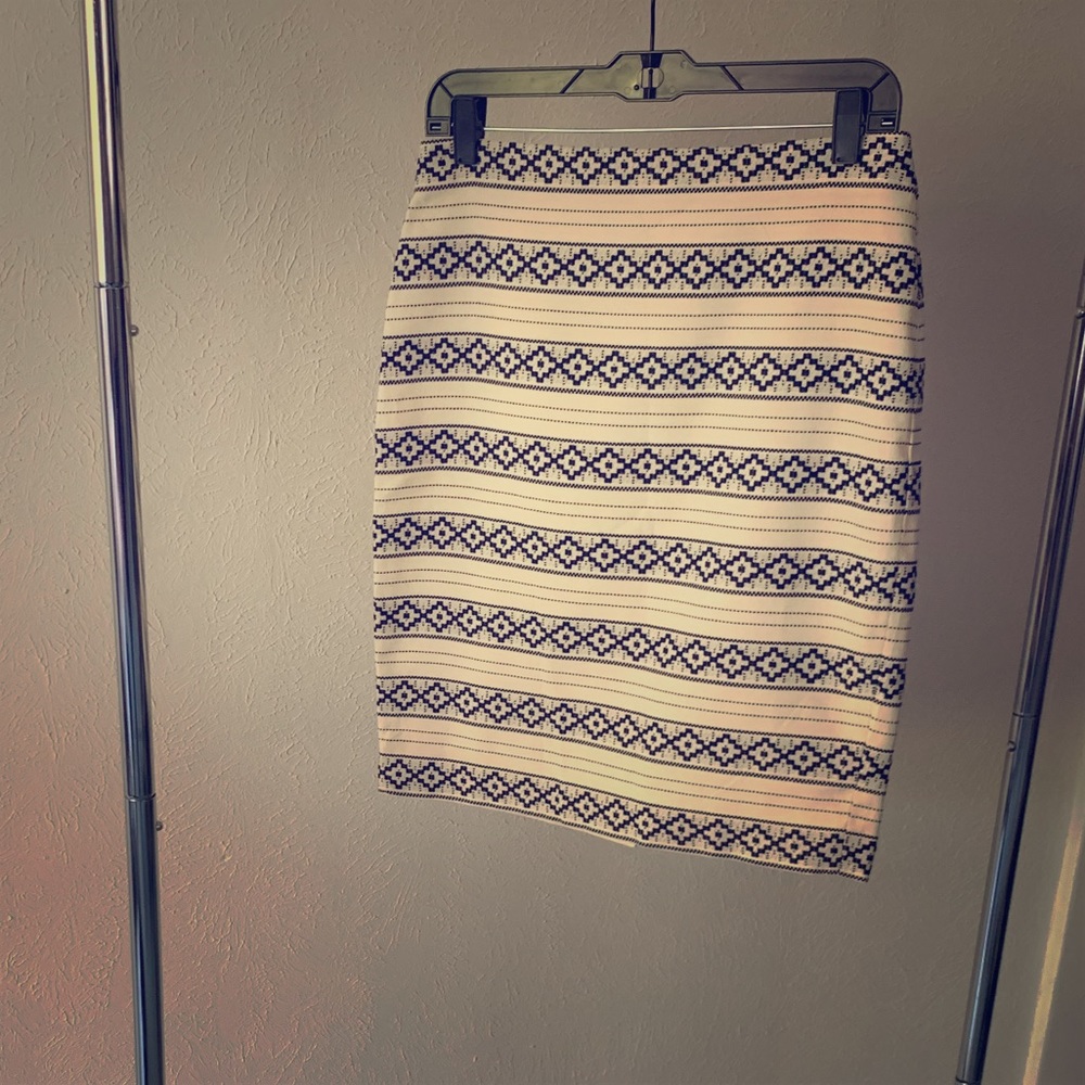 Aztec print skirt! Navy and off white NWT